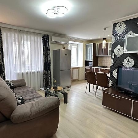 Apartment On Nauki Avenue 102 Dnipro Ngoại thất bức ảnh